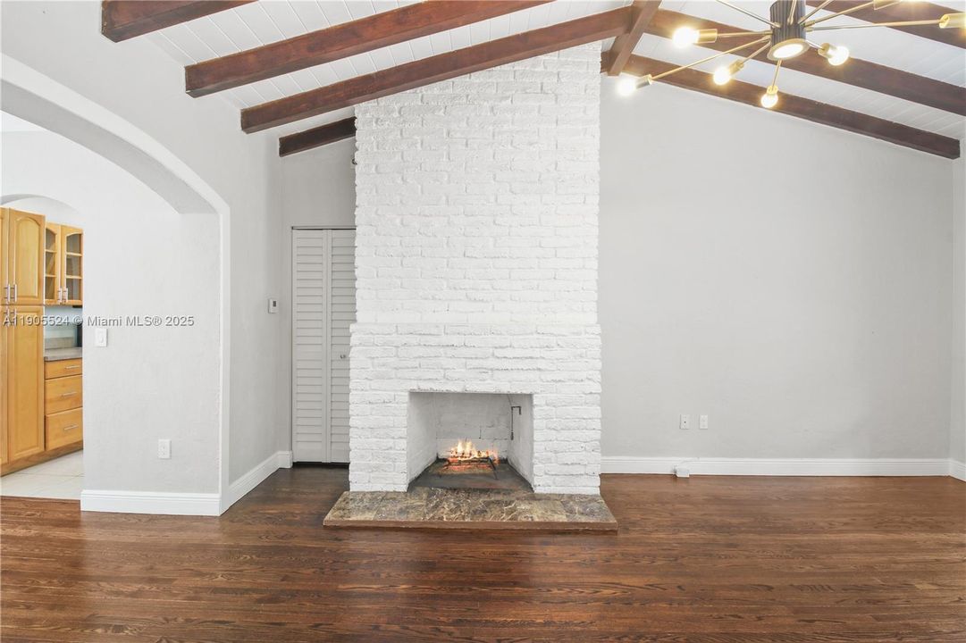 Active With Contract: $4,200 (3 beds, 2 baths, 1384 Square Feet)