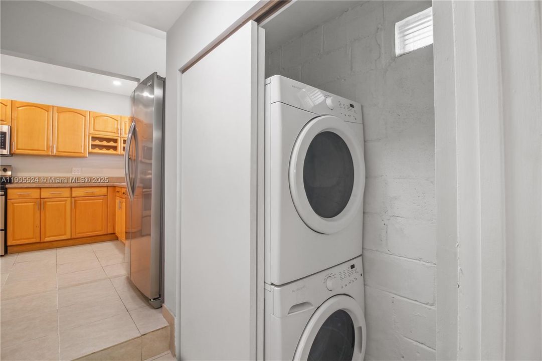 Active With Contract: $4,200 (3 beds, 2 baths, 1384 Square Feet)
