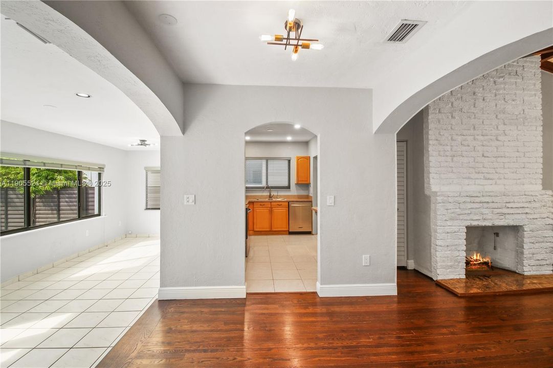 Active With Contract: $4,200 (3 beds, 2 baths, 1384 Square Feet)
