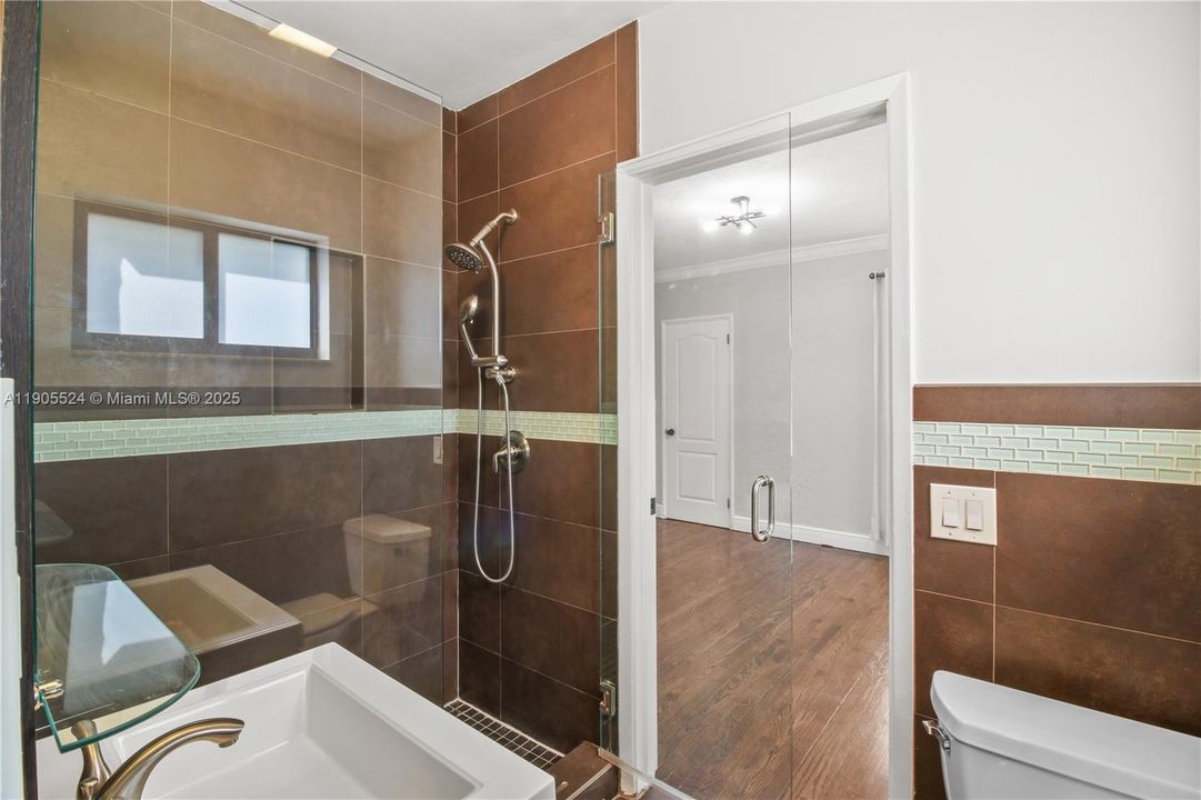 Active With Contract: $4,200 (3 beds, 2 baths, 1384 Square Feet)