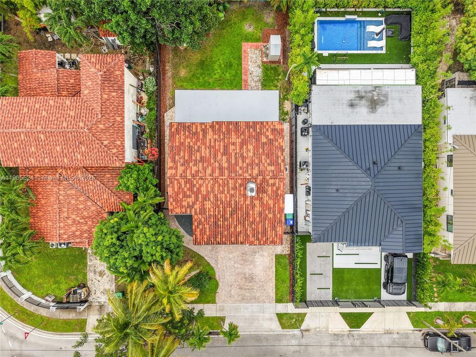 Active With Contract: $4,200 (3 beds, 2 baths, 1384 Square Feet)