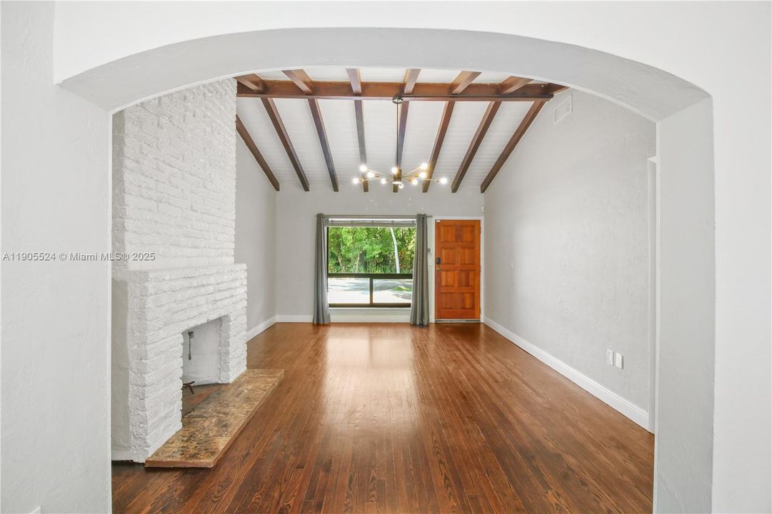 Active With Contract: $4,200 (3 beds, 2 baths, 1384 Square Feet)