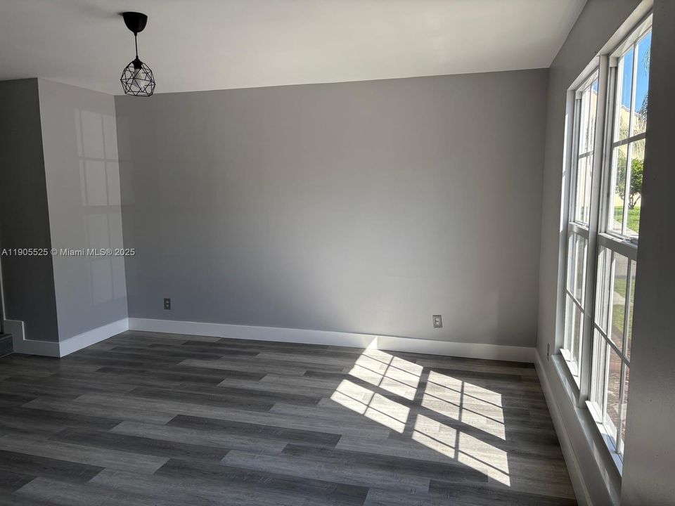 Recientemente alquilado: $2,600 (3 camas, 2 baños, 1400 Pies cuadrados)