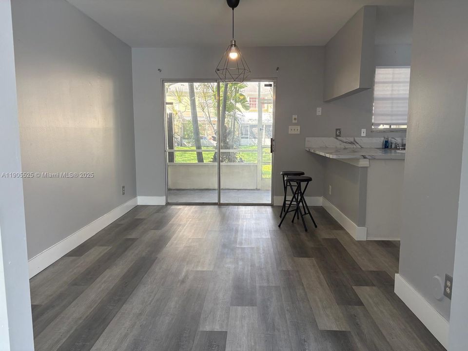 Recientemente alquilado: $2,600 (3 camas, 2 baños, 1400 Pies cuadrados)