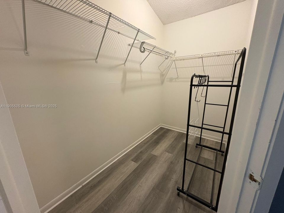 Recientemente alquilado: $2,600 (3 camas, 2 baños, 1400 Pies cuadrados)