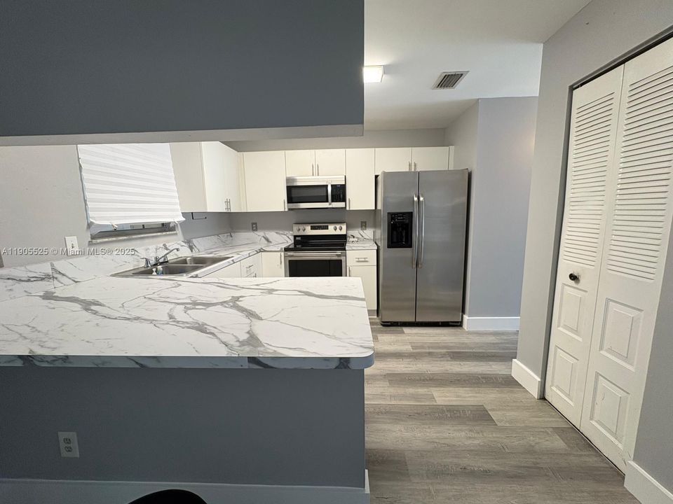 Recientemente alquilado: $2,600 (3 camas, 2 baños, 1400 Pies cuadrados)