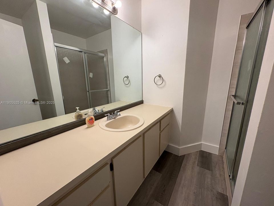 Recientemente alquilado: $2,600 (3 camas, 2 baños, 1400 Pies cuadrados)