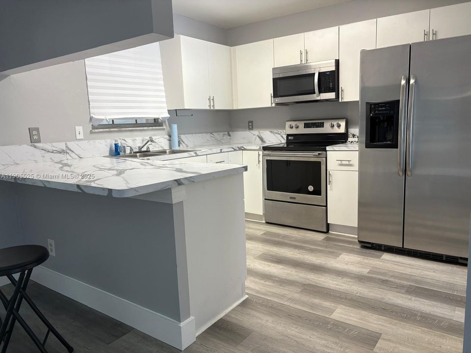 Recientemente alquilado: $2,600 (3 camas, 2 baños, 1400 Pies cuadrados)