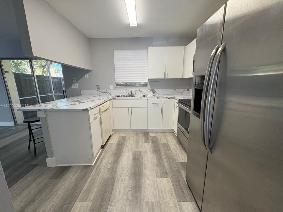 Recientemente alquilado: $2,600 (3 camas, 2 baños, 1400 Pies cuadrados)