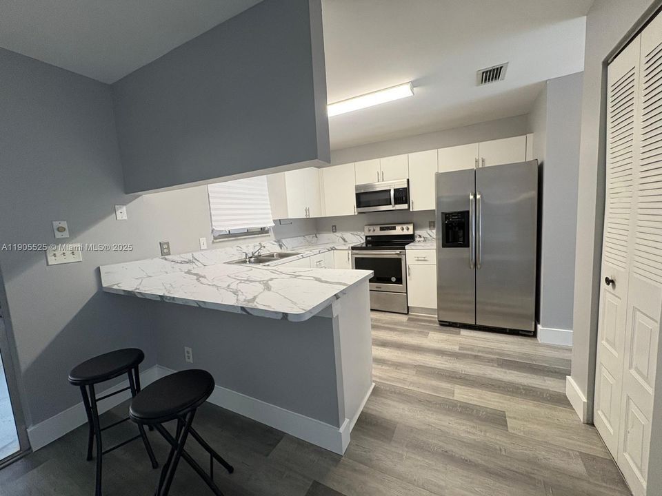 Recientemente alquilado: $2,600 (3 camas, 2 baños, 1400 Pies cuadrados)