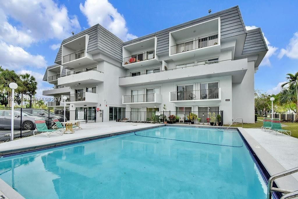 合同活跃: $1,900 (1 贝兹, 1 浴室, 710 平方英尺)