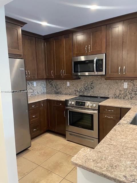 合同活跃: $1,900 (1 贝兹, 1 浴室, 710 平方英尺)