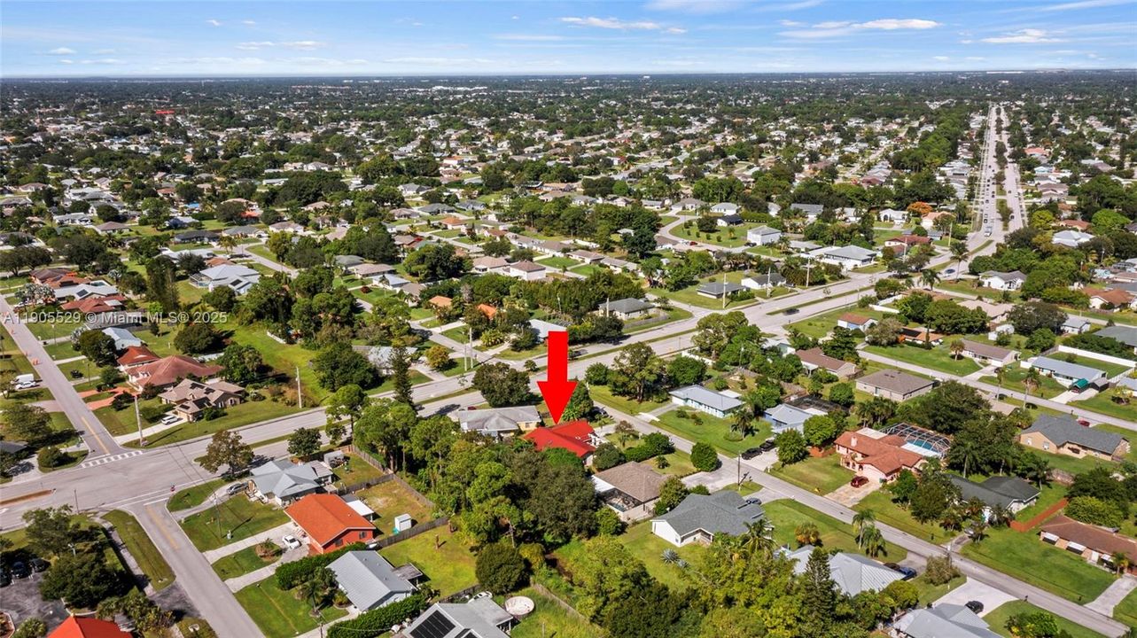 Activo con contrato: $320,000 (3 camas, 2 baños, 1596 Pies cuadrados)