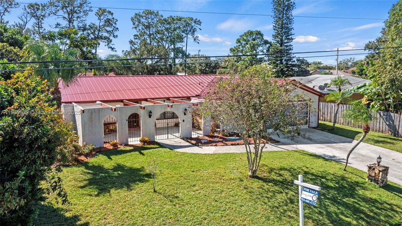 Activo con contrato: $320,000 (3 camas, 2 baños, 1596 Pies cuadrados)