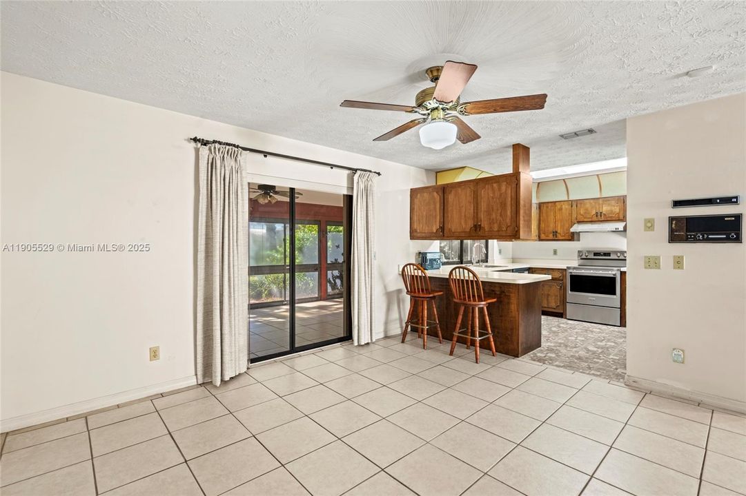 Activo con contrato: $320,000 (3 camas, 2 baños, 1596 Pies cuadrados)