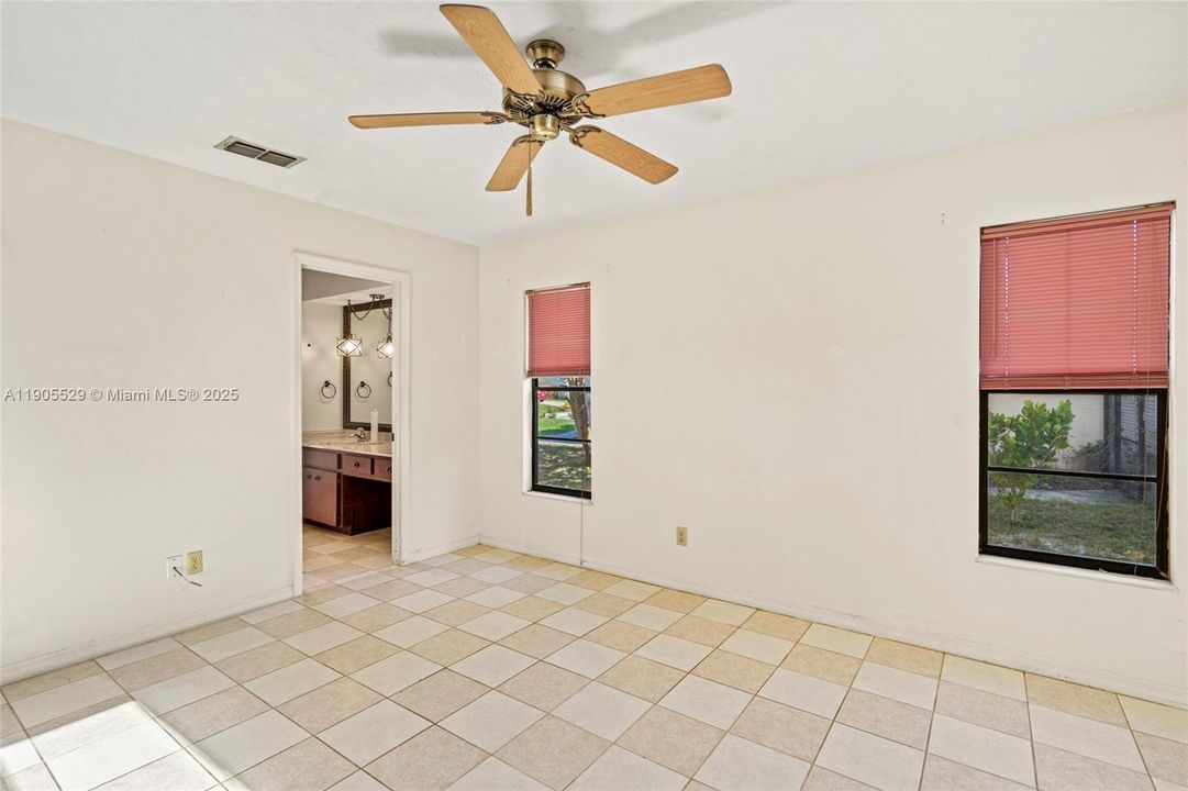 Activo con contrato: $320,000 (3 camas, 2 baños, 1596 Pies cuadrados)