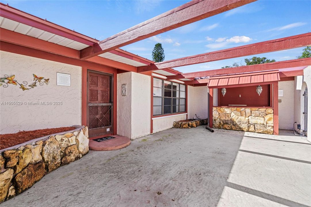 Activo con contrato: $320,000 (3 camas, 2 baños, 1596 Pies cuadrados)