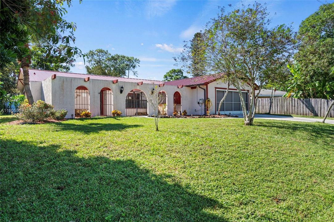 Activo con contrato: $320,000 (3 camas, 2 baños, 1596 Pies cuadrados)