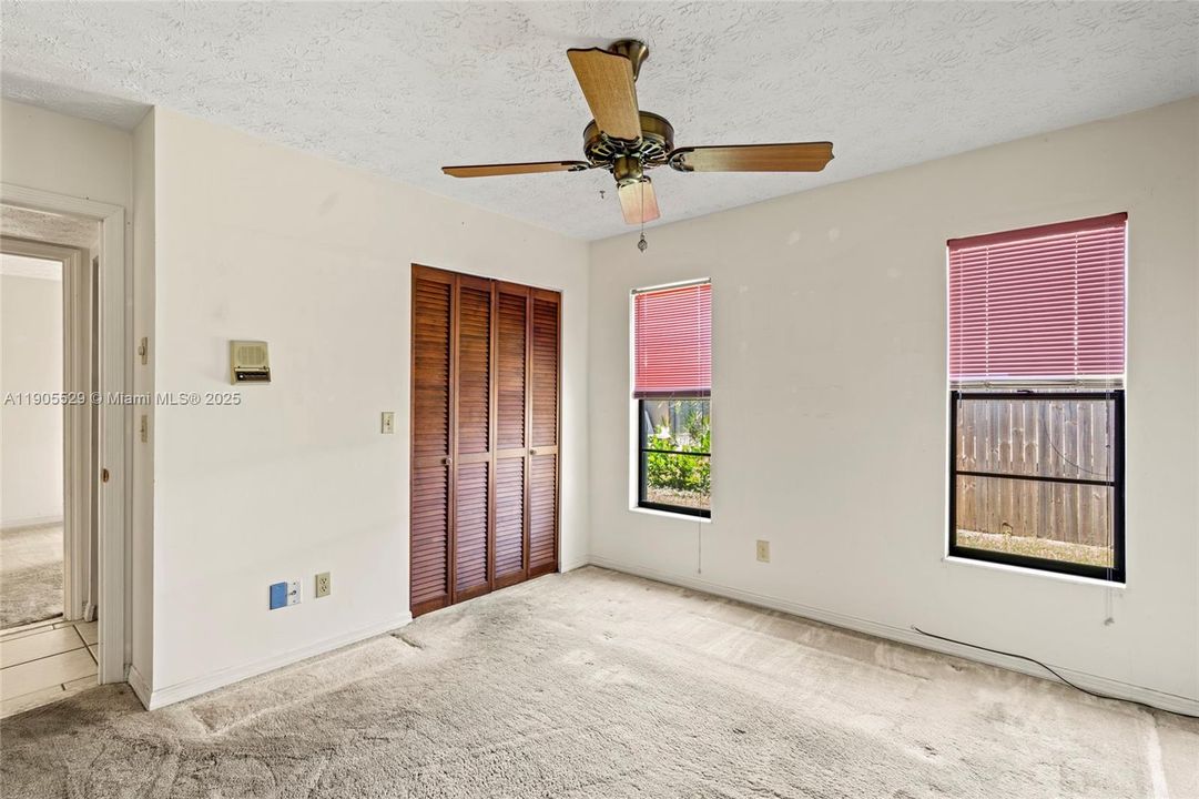 Activo con contrato: $320,000 (3 camas, 2 baños, 1596 Pies cuadrados)