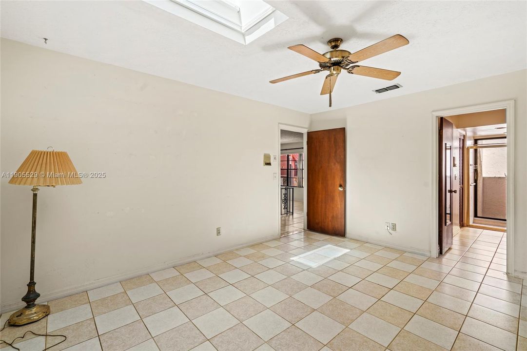 Activo con contrato: $320,000 (3 camas, 2 baños, 1596 Pies cuadrados)