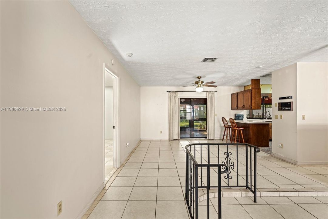 Activo con contrato: $320,000 (3 camas, 2 baños, 1596 Pies cuadrados)