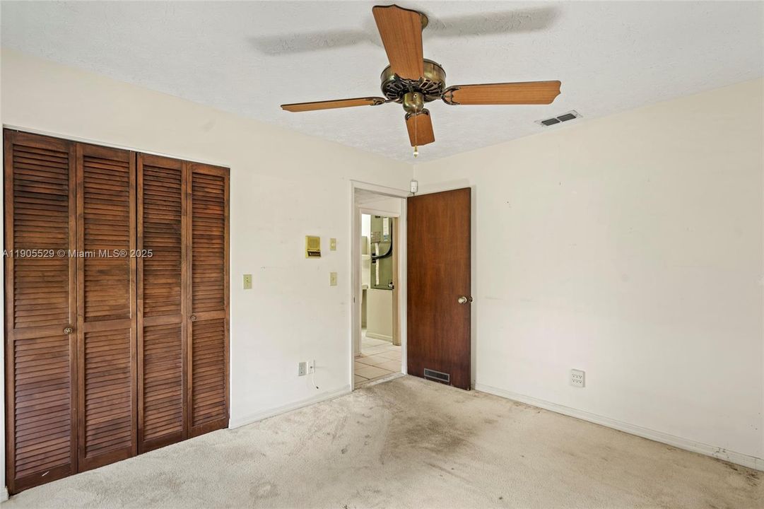 Activo con contrato: $320,000 (3 camas, 2 baños, 1596 Pies cuadrados)