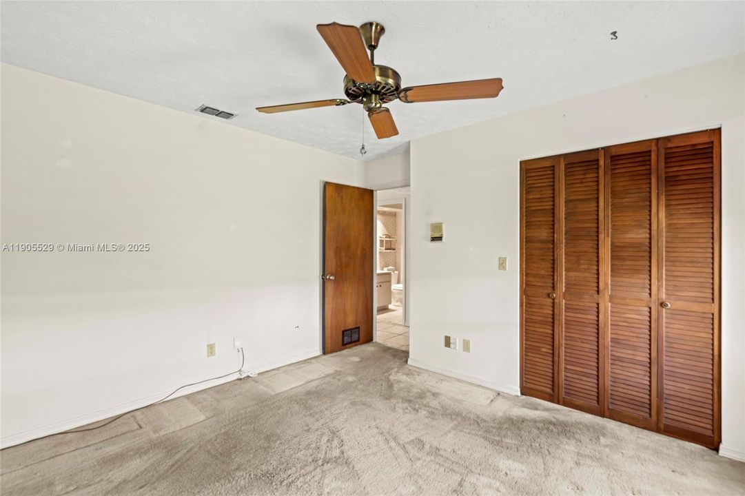 Activo con contrato: $320,000 (3 camas, 2 baños, 1596 Pies cuadrados)