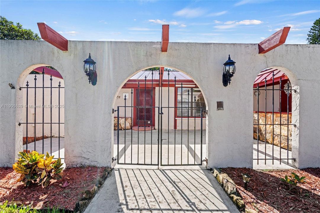 Activo con contrato: $320,000 (3 camas, 2 baños, 1596 Pies cuadrados)