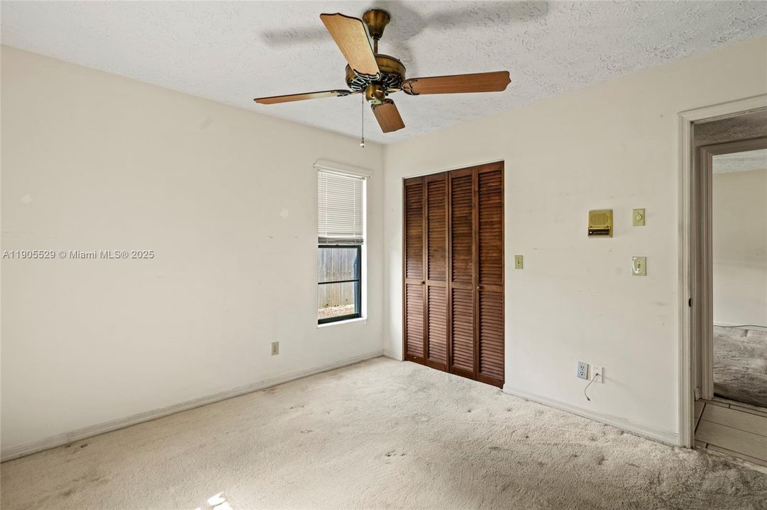 Activo con contrato: $320,000 (3 camas, 2 baños, 1596 Pies cuadrados)