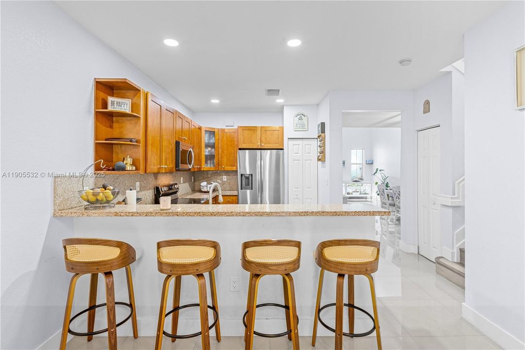 待售: $670,000 (3 贝兹, 3 浴室, 2008 平方英尺)