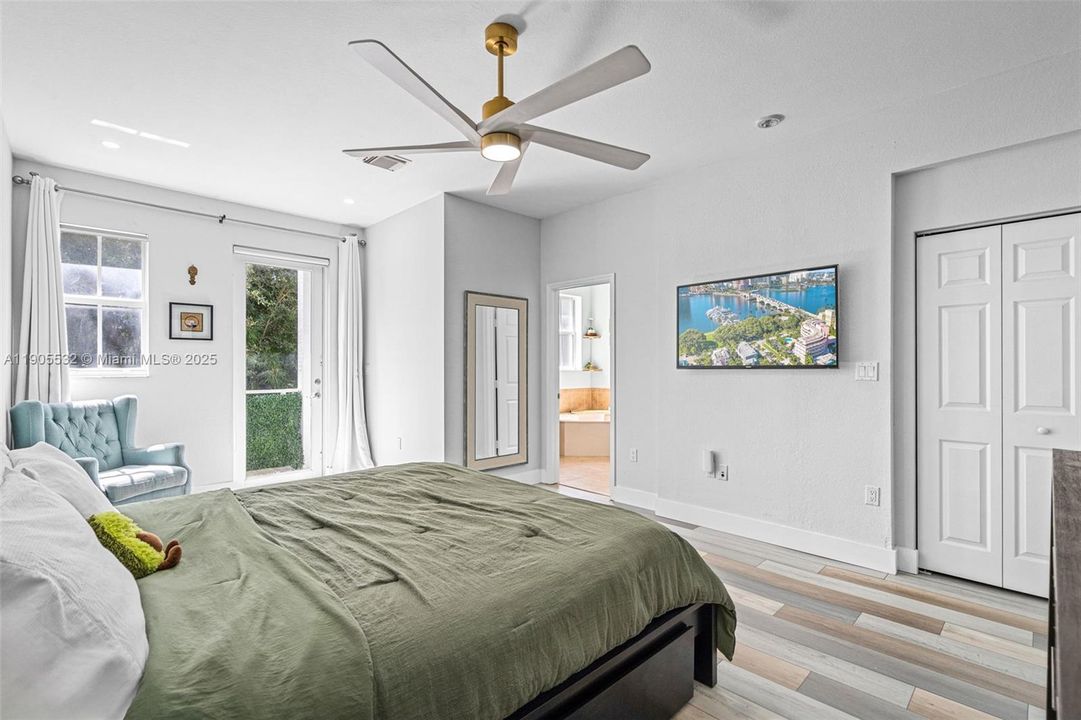 待售: $670,000 (3 贝兹, 3 浴室, 2008 平方英尺)