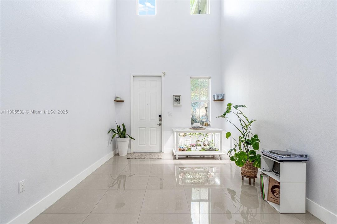 待售: $670,000 (3 贝兹, 3 浴室, 2008 平方英尺)