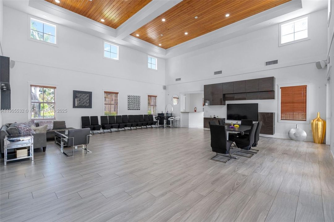 待售: $670,000 (3 贝兹, 3 浴室, 2008 平方英尺)