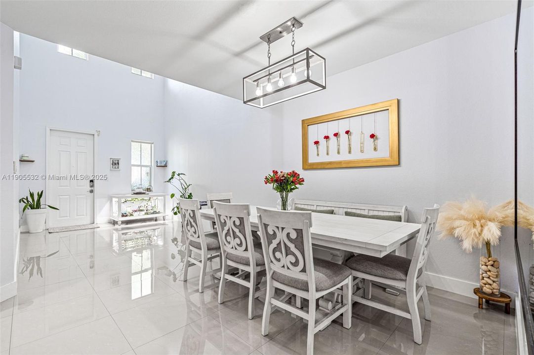 待售: $670,000 (3 贝兹, 3 浴室, 2008 平方英尺)