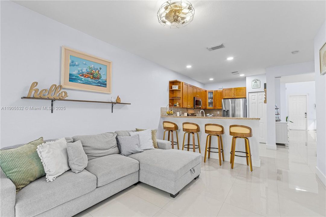 待售: $670,000 (3 贝兹, 3 浴室, 2008 平方英尺)