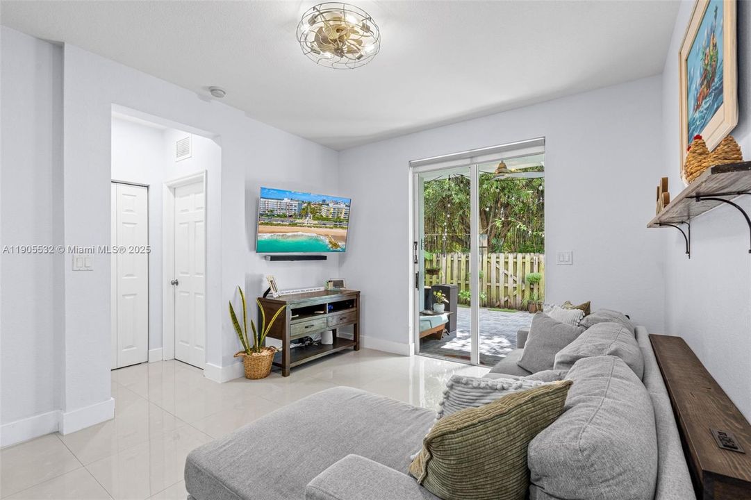 待售: $670,000 (3 贝兹, 3 浴室, 2008 平方英尺)