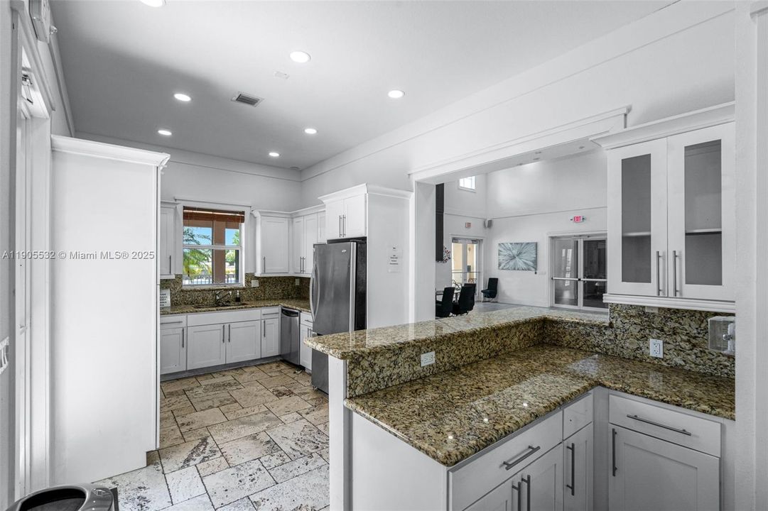 待售: $670,000 (3 贝兹, 3 浴室, 2008 平方英尺)