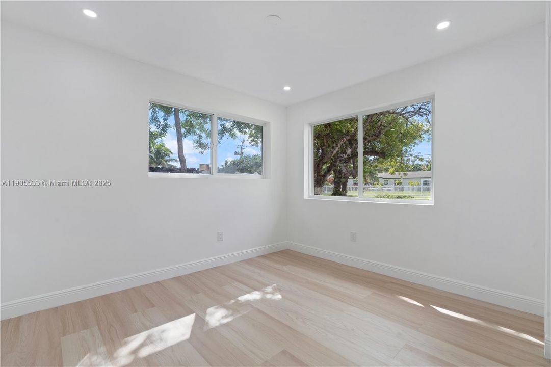 For Sale: $529,999 (4 beds, 3 baths, 1653 Square Feet)