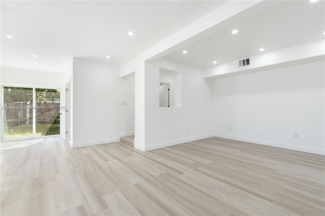 For Sale: $529,999 (4 beds, 3 baths, 1653 Square Feet)