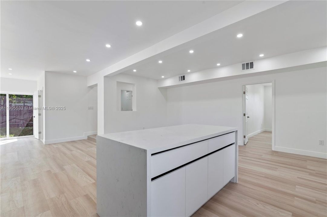 For Sale: $529,999 (4 beds, 3 baths, 1653 Square Feet)