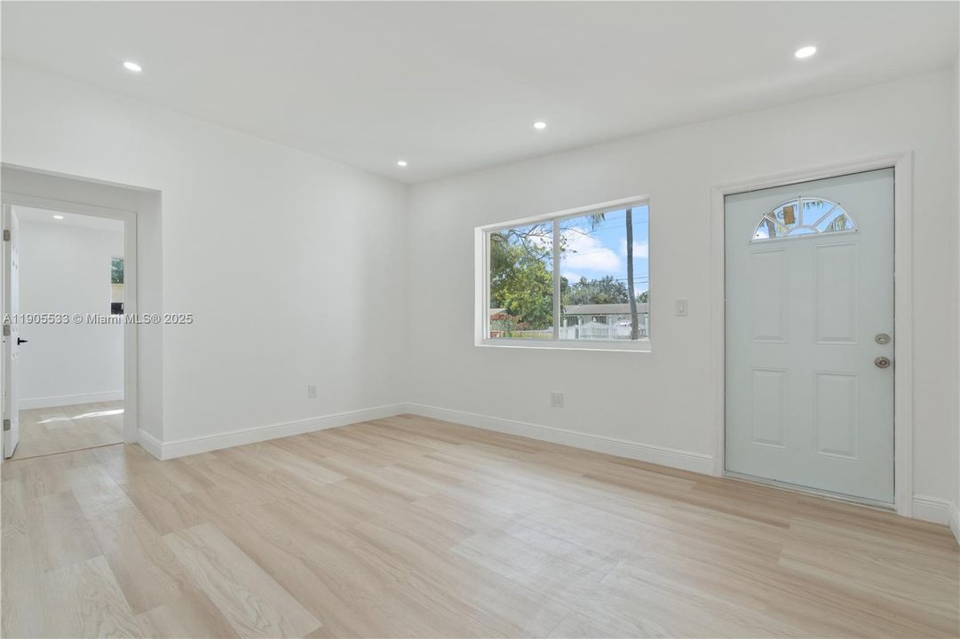 For Sale: $529,999 (4 beds, 3 baths, 1653 Square Feet)