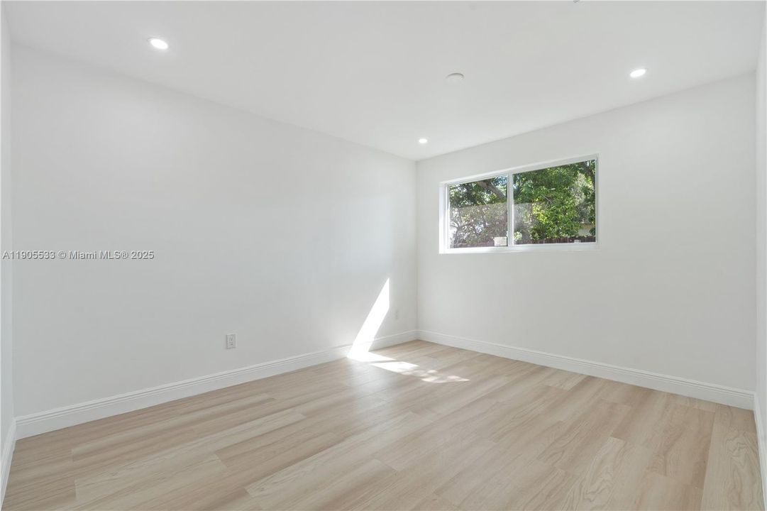 For Sale: $529,999 (4 beds, 3 baths, 1653 Square Feet)