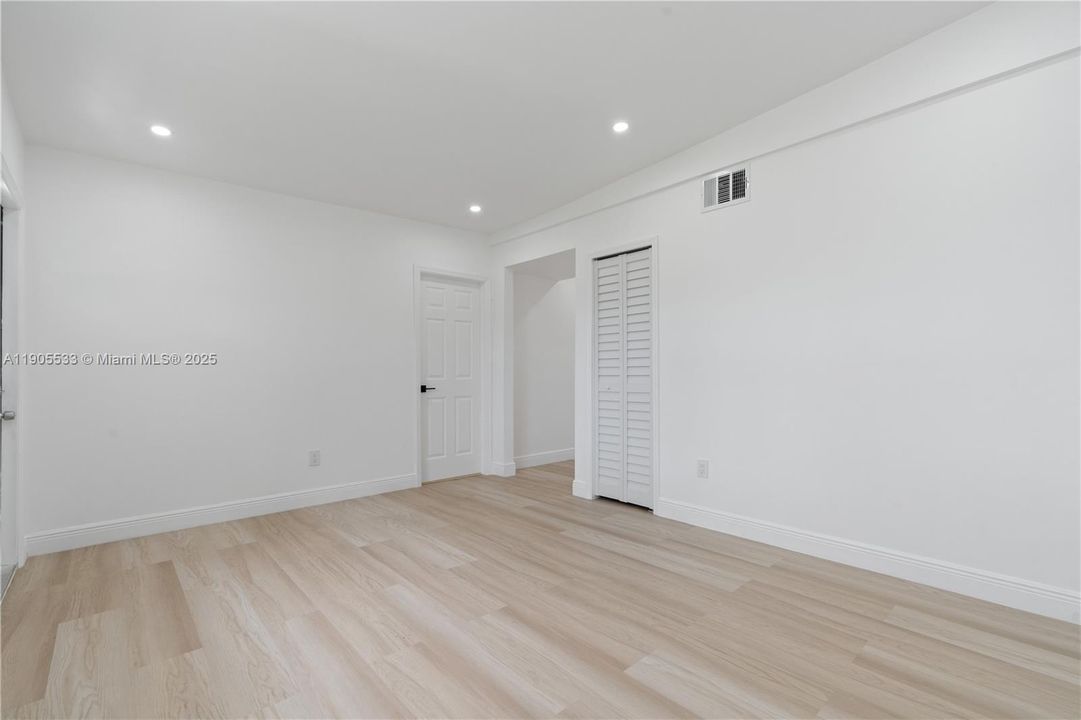 For Sale: $529,999 (4 beds, 3 baths, 1653 Square Feet)