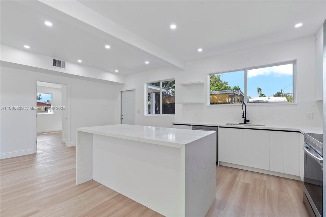 For Sale: $529,999 (4 beds, 3 baths, 1653 Square Feet)