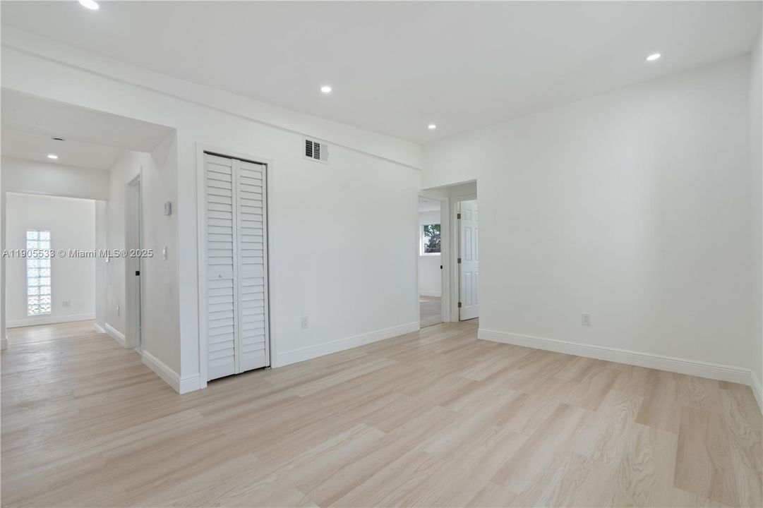 For Sale: $529,999 (4 beds, 3 baths, 1653 Square Feet)