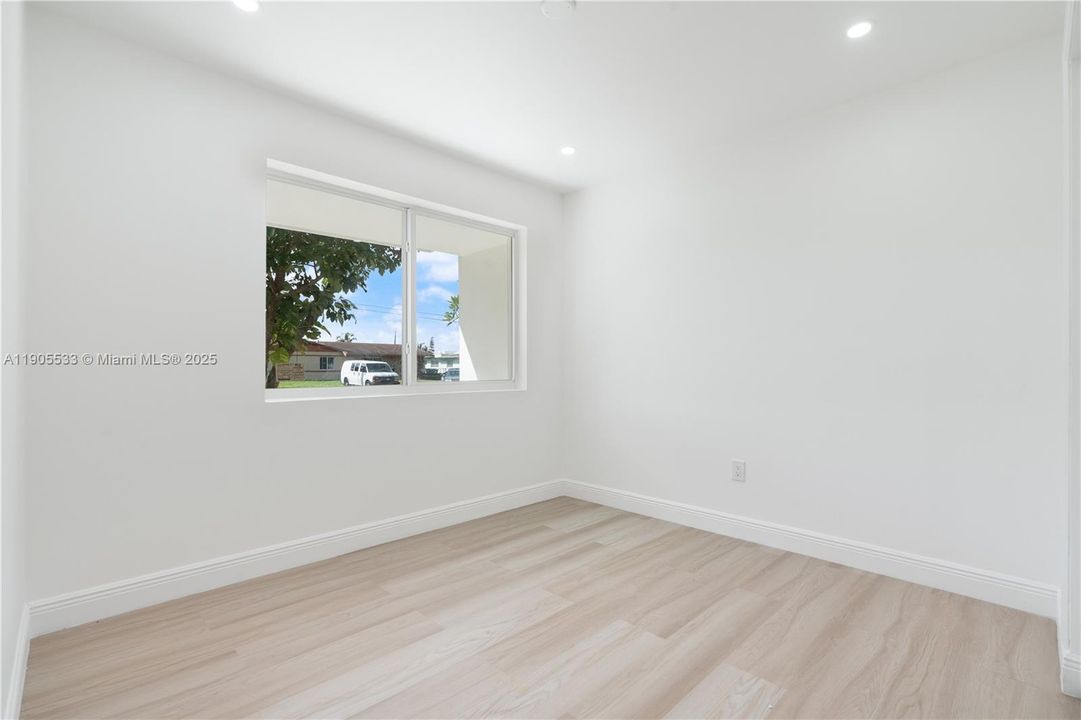 For Sale: $529,999 (4 beds, 3 baths, 1653 Square Feet)