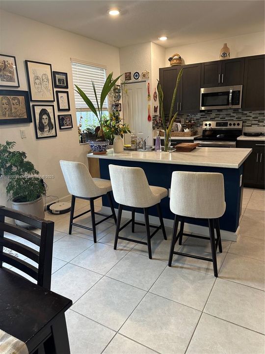 待售: $450,000 (3 贝兹, 2 浴室, 1827 平方英尺)