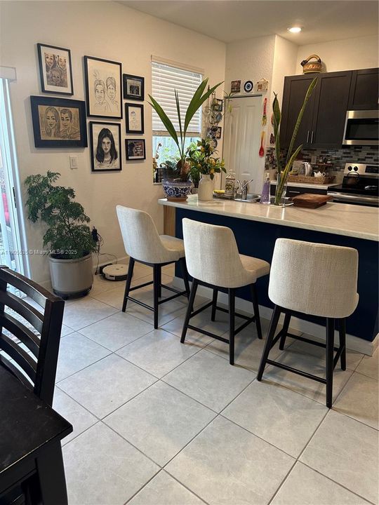 待售: $450,000 (3 贝兹, 2 浴室, 1827 平方英尺)