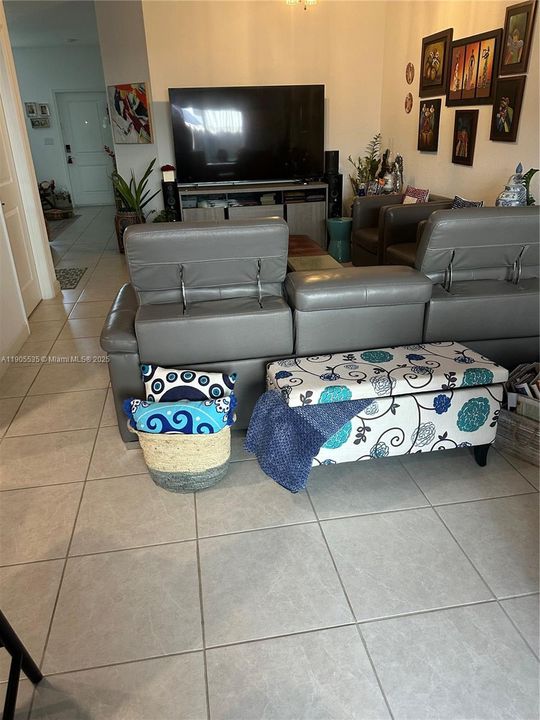 待售: $450,000 (3 贝兹, 2 浴室, 1827 平方英尺)