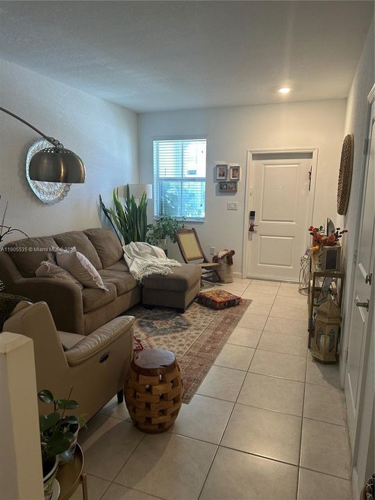 待售: $450,000 (3 贝兹, 2 浴室, 1827 平方英尺)